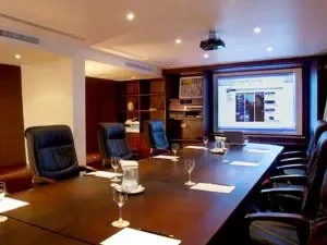Instalación de proyector en sala de reuniones
