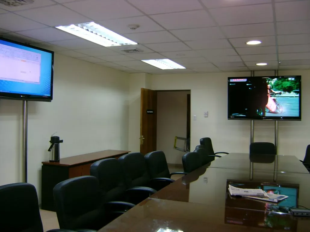 Instalación proyector salas de reuniones