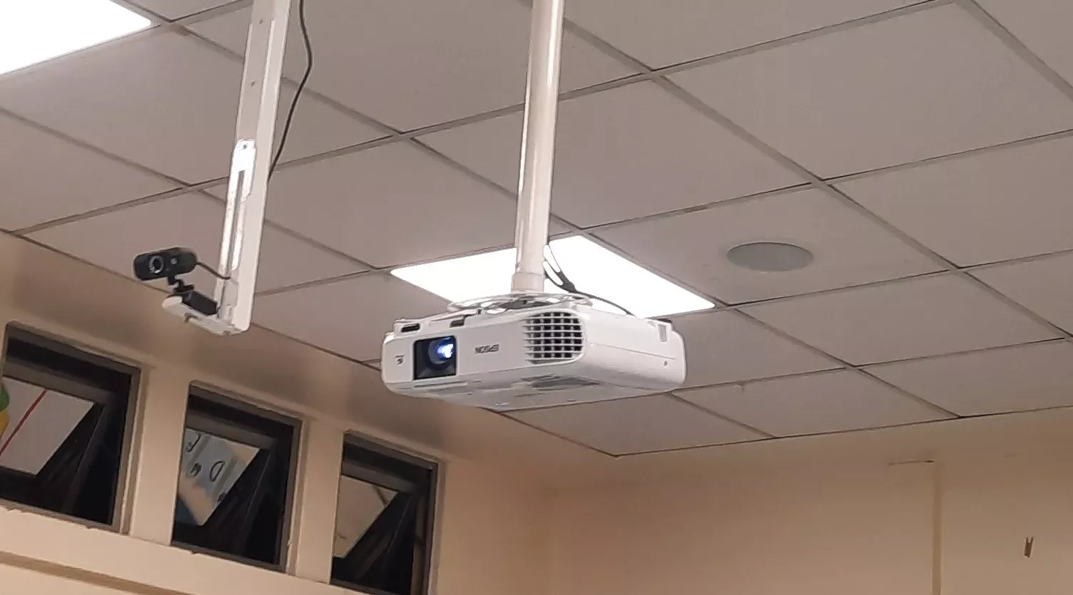 Instalación audiovisual de proyector