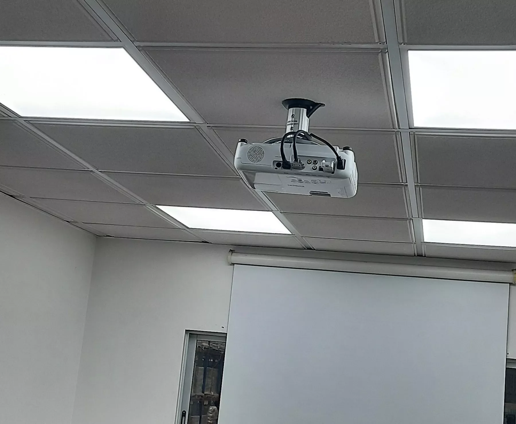 Instalación audiovisual de proyector